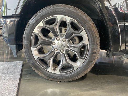 Used 2019 RAM 1500 Limited AWD/4WD image 11