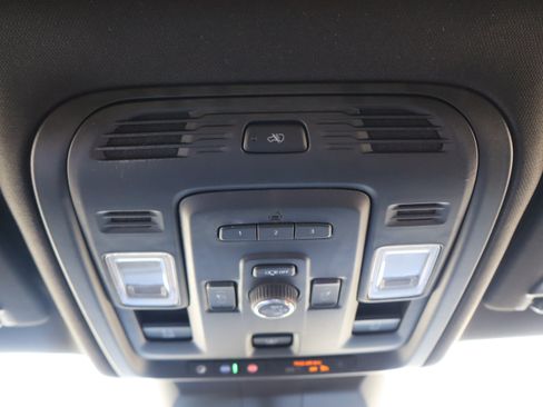 Used 2024 Cadillac Escalade Premium Luxury AWD/4WD image 32