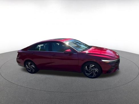 Used 2025 Hyundai Elantra SEL FWD image 2
