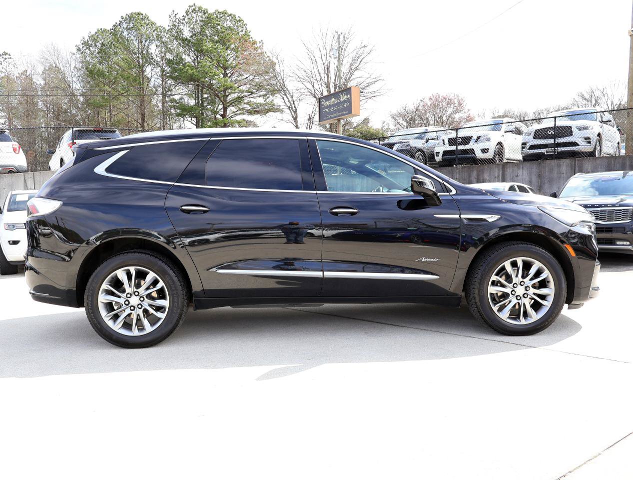 Used 2022 Buick Enclave Avenir w/ Avenir Technology Package FWD image 8