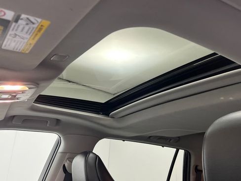 Used 2023 Toyota Highlander XLE image 19