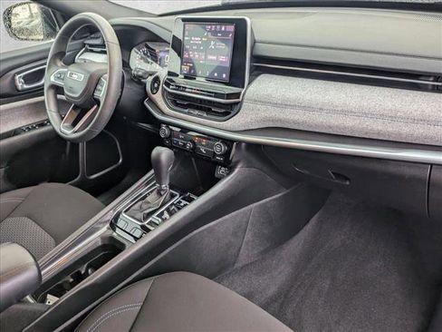 Used 2025 Jeep Compass Sport image 21