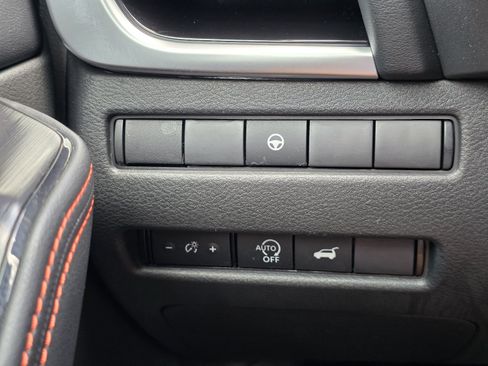 Used 2025 Nissan Rogue SV AWD/4WD image 23