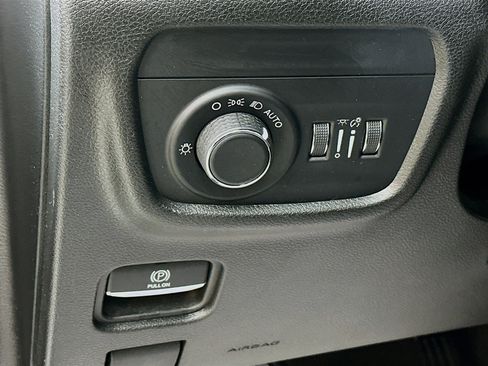 Used 2022 Jeep Grand Cherokee L Laredo image 10