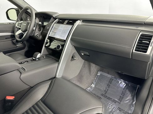 Used 2026 Land Rover Discovery Limited Edition image 27