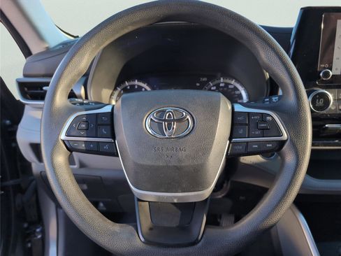 Used 2023 Toyota Highlander L image 21