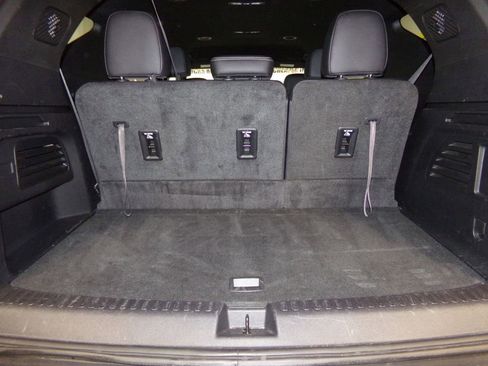 Used 2025 Chevrolet Traverse LT image 29