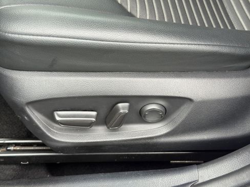 Used 2023 Toyota Camry SE FWD image 12