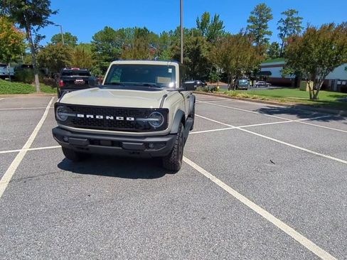 Used 2025 Ford Bronco Outer Banks AWD/4WD image 3