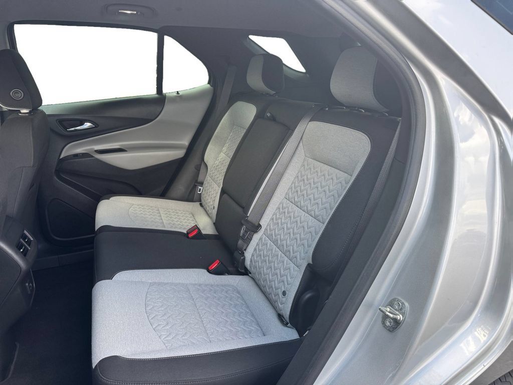 Used 2022 Chevrolet Equinox LS FWD image 16