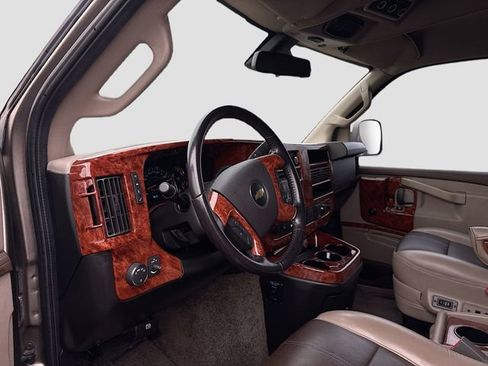 Used 2019 Chevrolet Express 2500 w/ Enhanced Convenience Package image 10