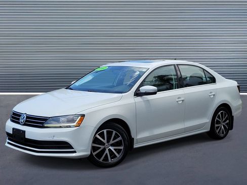 Used 2017 Volkswagen Jetta SE FWD image 1