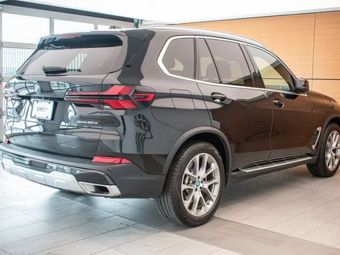 Used 2025 BMW X5 xDrive50e AWD/4WD image 6