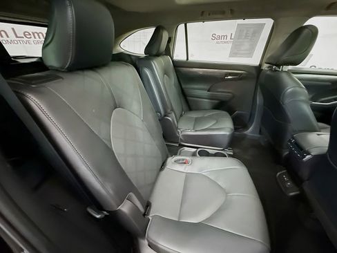 Used 2022 Toyota Highlander Platinum image 29