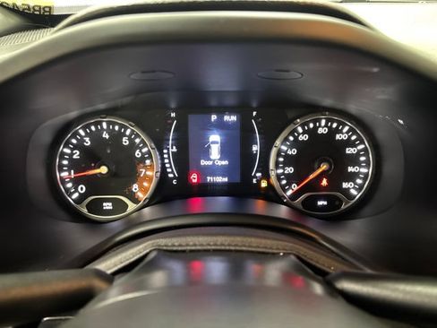 Used 2018 Jeep Renegade Latitude AWD/4WD image 14