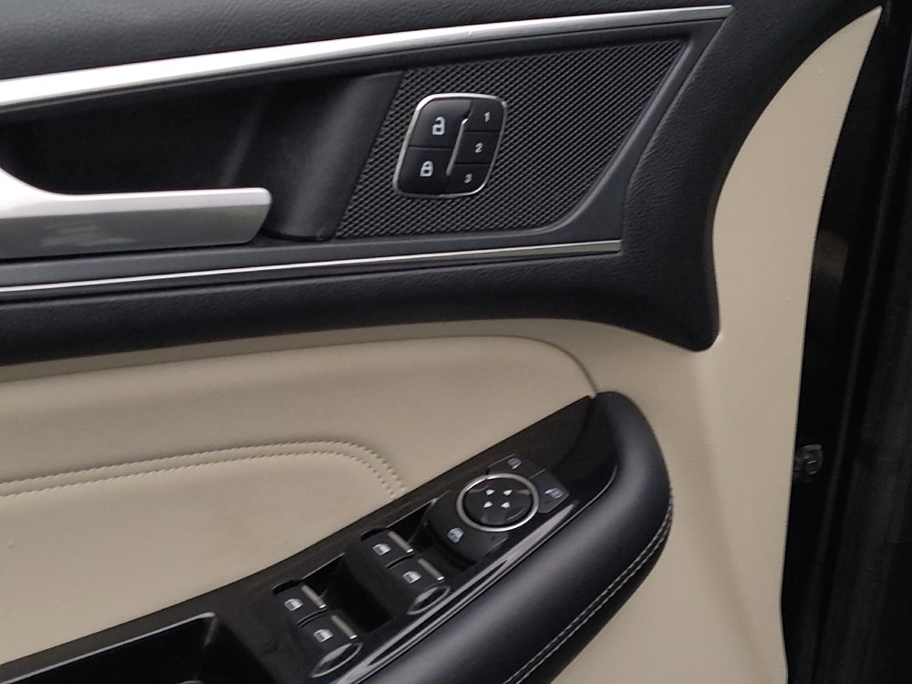 Used 2018 Ford Edge Titanium FWD image 27