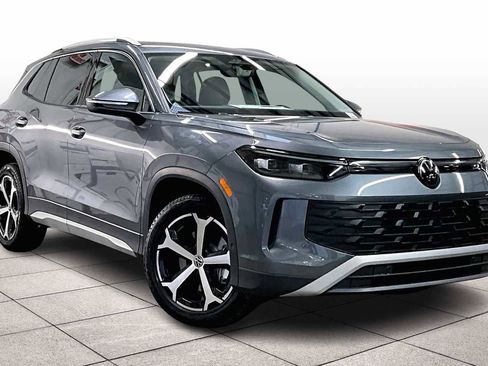 New 2026 Volkswagen Tiguan SE image 2