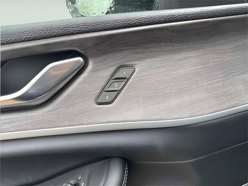 New 2025 Jeep Grand Cherokee L Limited w/ Luxury Tech Group II image 29