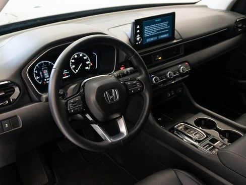 Certified 2025 Honda Pilot EX-L image 3