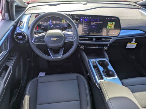 New 2026 Chevrolet Equinox EV LT image 17