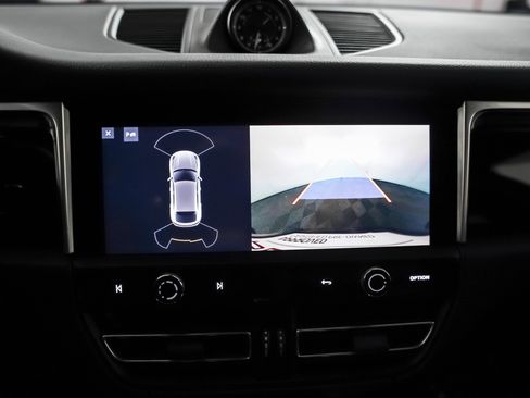 Certified 2022 Porsche Macan w/ Premium Package Plus image 24