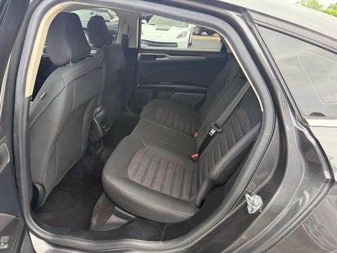 Used 2020 Ford Fusion SE image 25