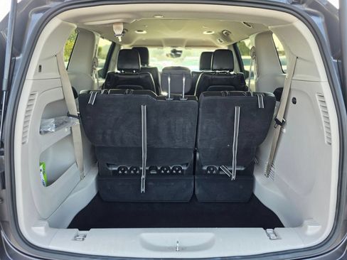 Used 2023 Chrysler Pacifica Touring-L FWD image 13