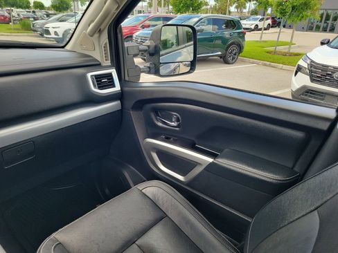 Used 2019 Nissan Titan PRO-4X w/ Pro-4x Convenience Package AWD/4WD image 20
