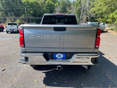 Used 2025 Chevrolet Silverado 2500 LTZ w/ LTZ Convenience Package AWD/4WD image 5