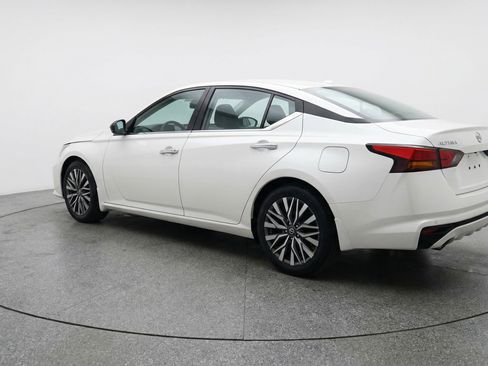 Used 2025 Nissan Altima 2.5 SV image 6