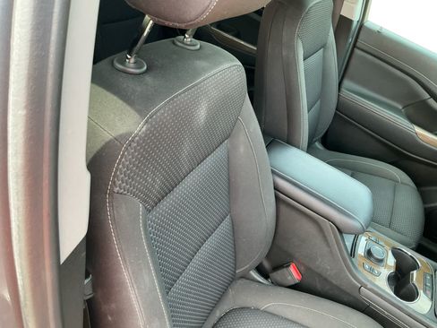 Used 2023 GMC Acadia SLE w/ Driver Convenience Package FWD image 15