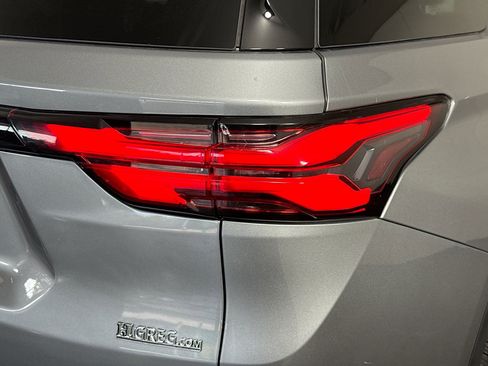 Used 2023 Chevrolet Traverse LS image 34