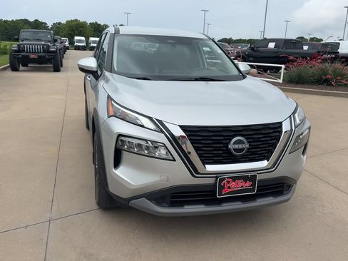 Used 2023 Nissan Rogue SV AWD/4WD image 4