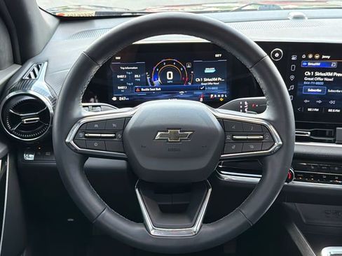 Used 2025 Chevrolet Equinox LT w/ Convenience Package II FWD image 24