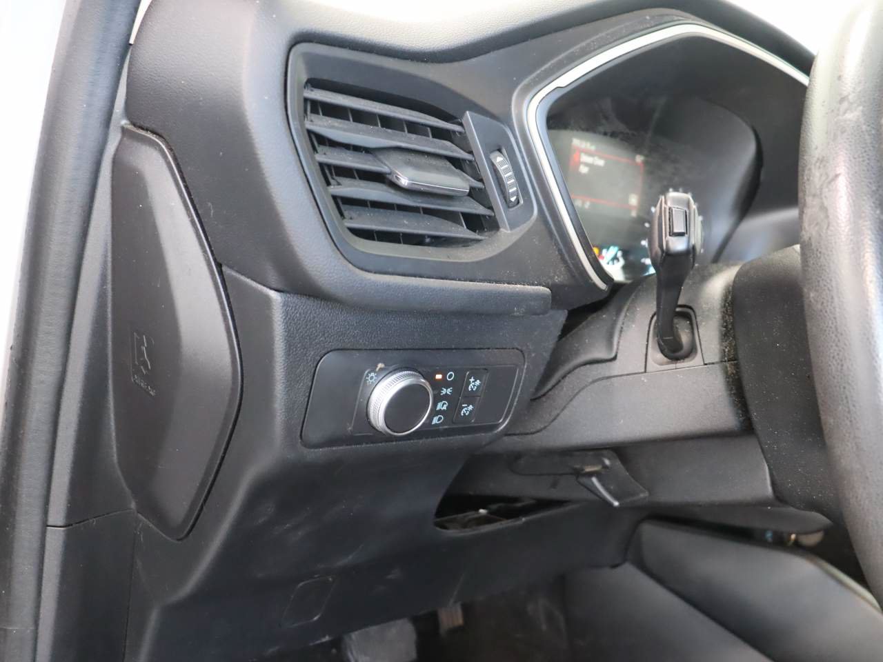 Used 2020 Ford Escape SE FWD image 13