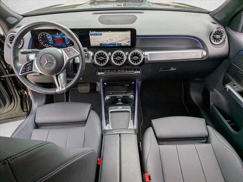 Used 2025 Mercedes-Benz GLB 250 4MATIC image 16