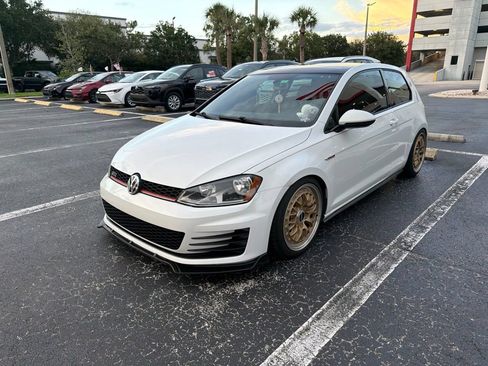 Used 2015 Volkswagen GTI SE FWD image 4