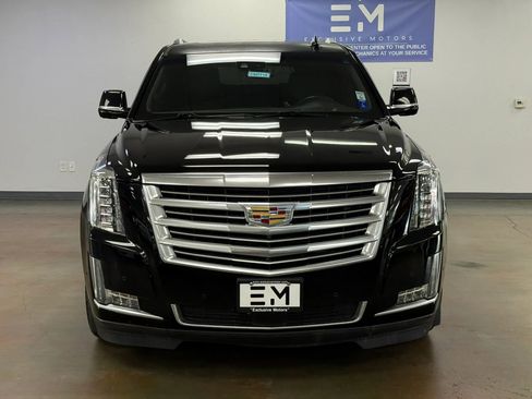 Used 2017 Cadillac Escalade ESV Platinum AWD/4WD image 3
