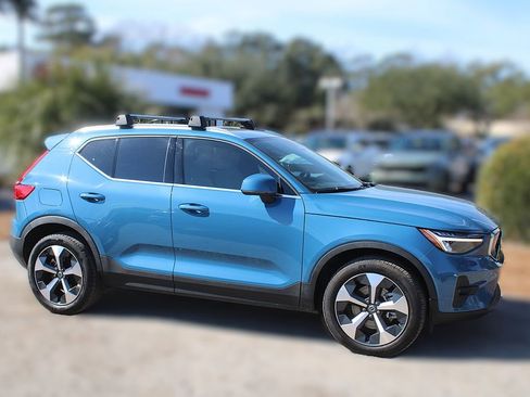 Used 2023 Volvo XC40 B5 Plus w/ Protection Package Premier image 4