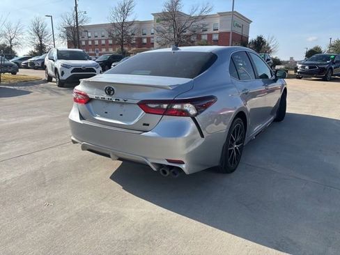Used 2024 Toyota Camry SE image 3