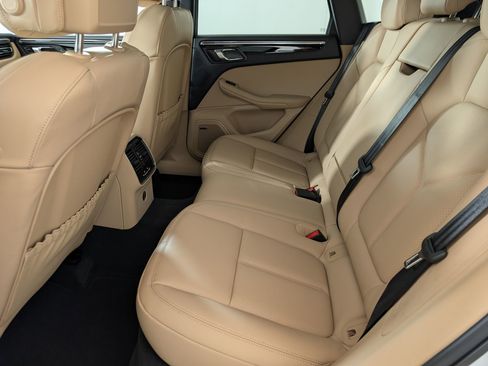 Certified 2026 Porsche Macan AWD/4WD image 17
