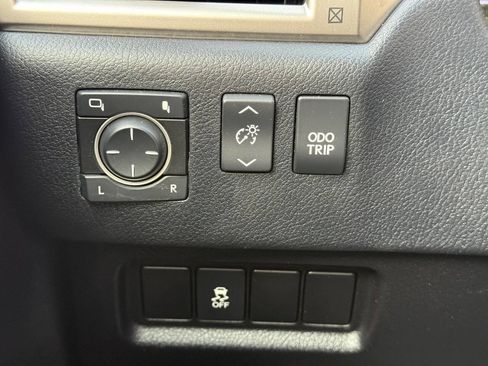 Used 2011 Lexus GX 460 image 11