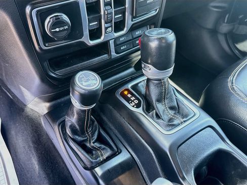 Used 2023 Jeep Wrangler Unlimited Sahara AWD/4WD image 18