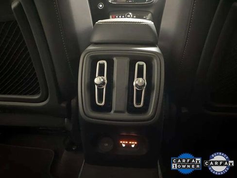 Used 2025 Volvo XC40 B5 Core image 75