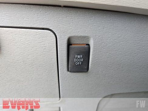 Used 2014 Toyota Sienna SE image 14