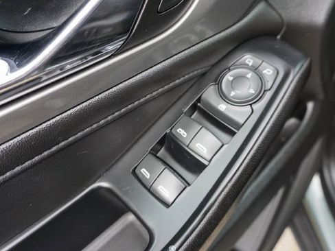 Used 2022 Chevrolet Traverse LT image 15