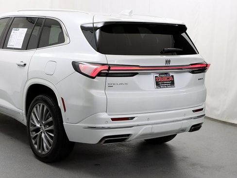 Used 2025 Buick Enclave Avenir w/ Super Cruise Package image 7