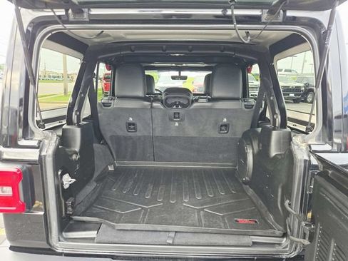 Used 2020 Jeep Wrangler Unlimited Sahara AWD/4WD image 11