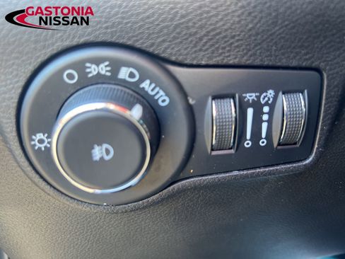 Used 2023 Jeep Compass Trailhawk image 49