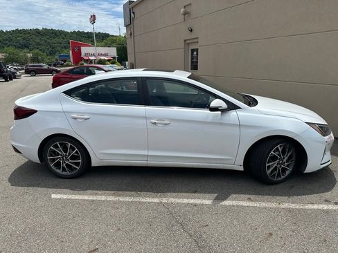 Used 2020 Hyundai Elantra Limited w/ Ultimate Package 03 FWD image 2
